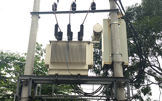 Integrated substation, mast station